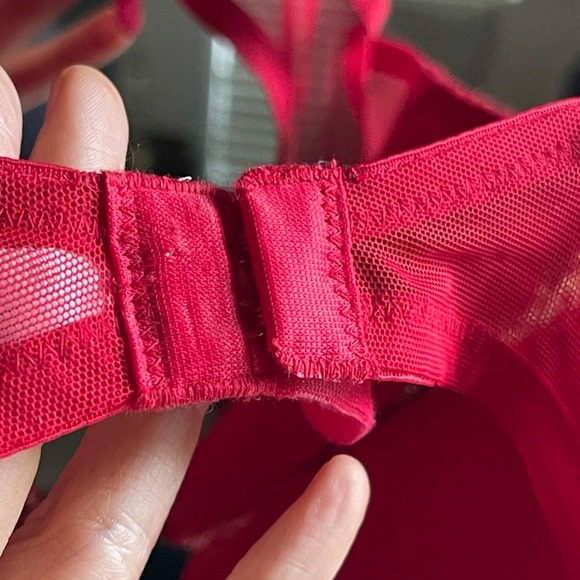 NWT Victoria’s Secret Sexy Tee Lightly Lined Smooth Demi Bra 34DD Red and Gold - Picture 11 of 11